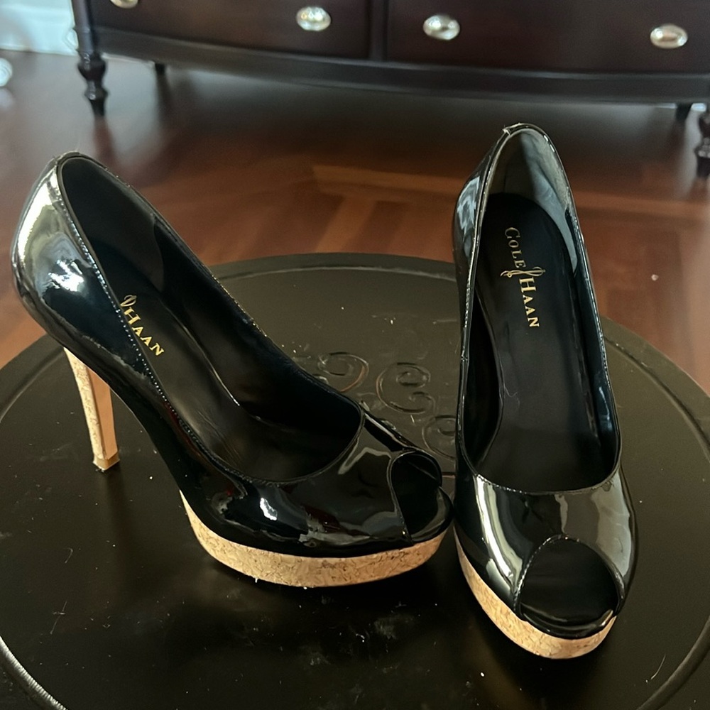 Cole Haan Nike Air Black Patent Leather Peep Toe Cork Pumps Heels Sz 7